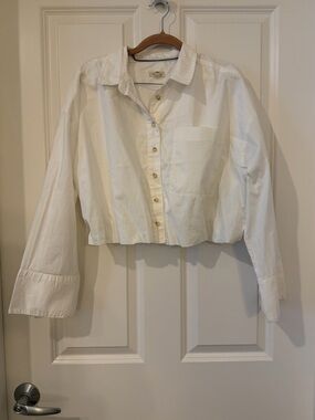 Anthropologie Pilcro Bubble Hem Cropped White Button-Up Shirt